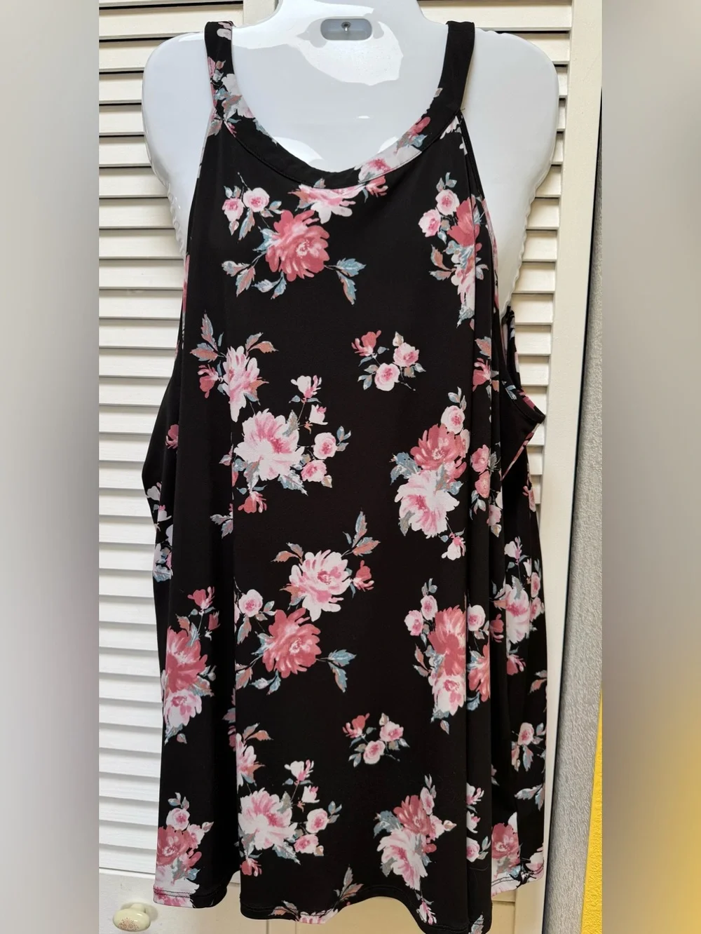 torrid Black Top with Pink Floral Print - Picture 1 of 8